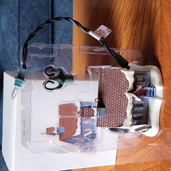 Hallmark (2) 2007 Ornaments - Sledding Into Christmas and Chapel in the Woods - Picture 6 of 8